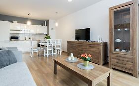 Wawrzynca Apartment With Parking